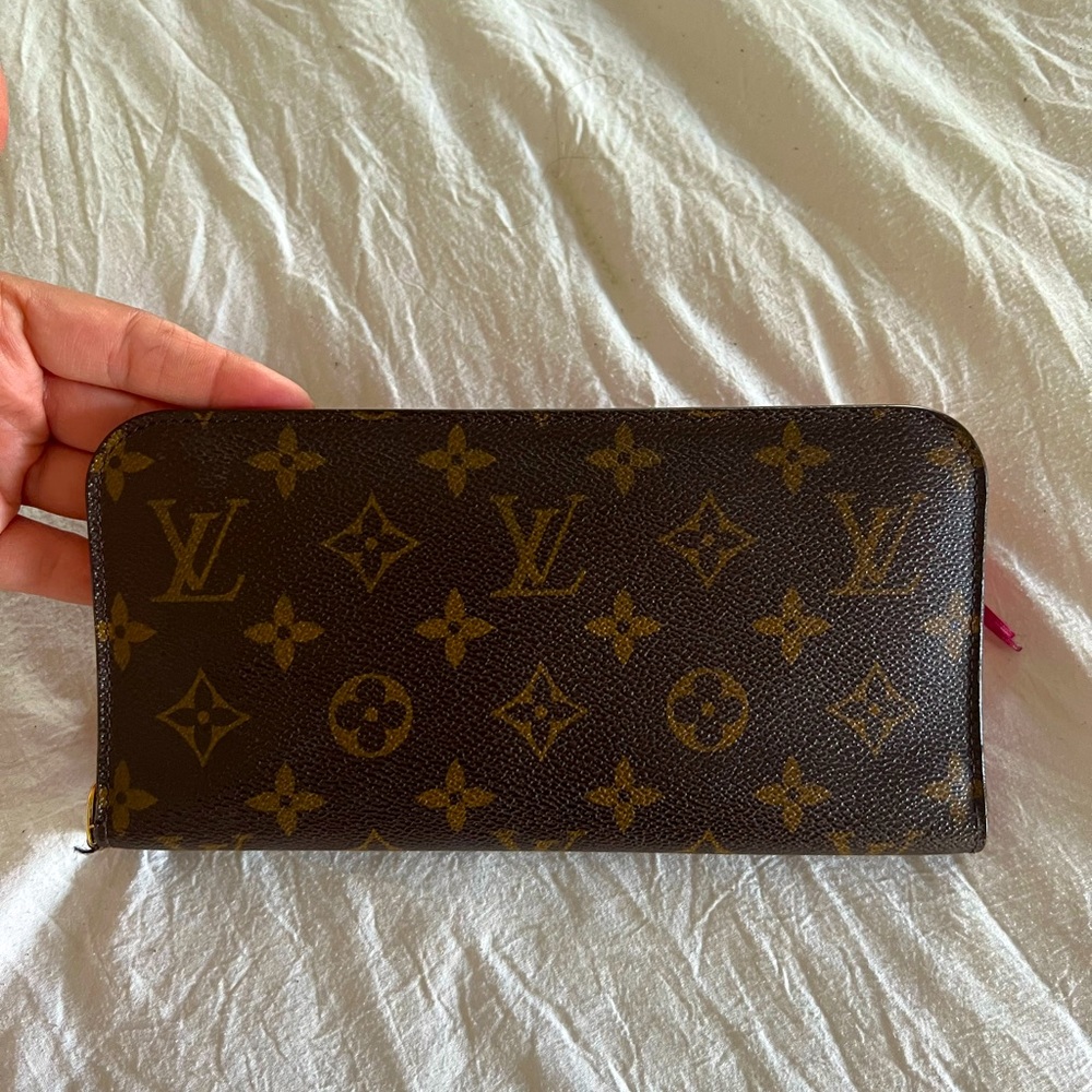 LV Womens Wallet Hot Pink in great condition